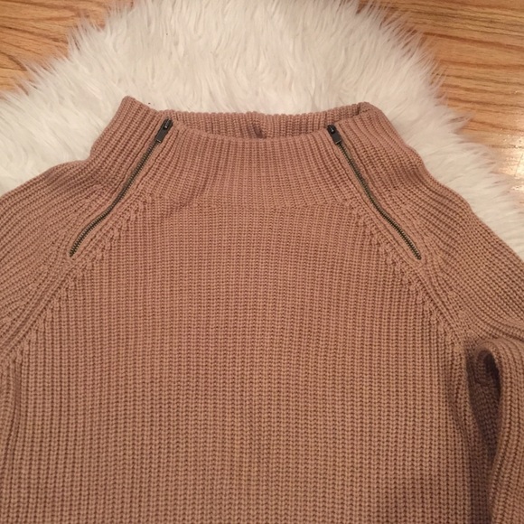 Banana Republic Sweater - Picture 2 of 4